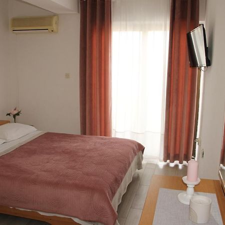 Motel "Tri Lovca" Knin Exterior foto